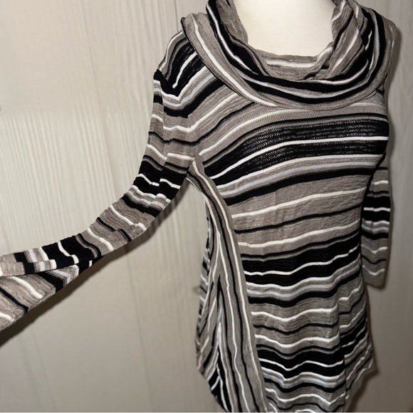 Cable & Gauge Striped Cowl Neck Top/ Sweater with Shark Bite Hem Size Small - Picture 1 of 10
